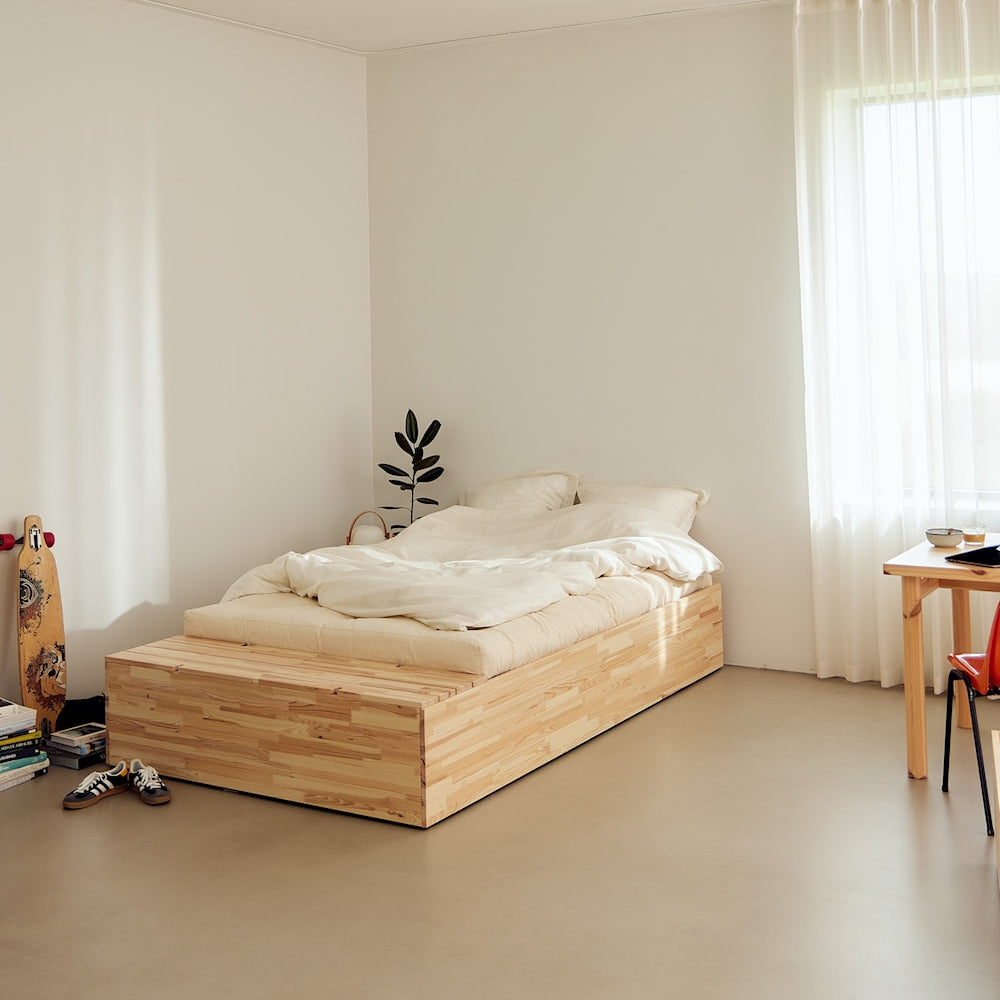
                      
                        Basement Sengeramme 140 X 200 med oppbevaringsbenk
                      
                    