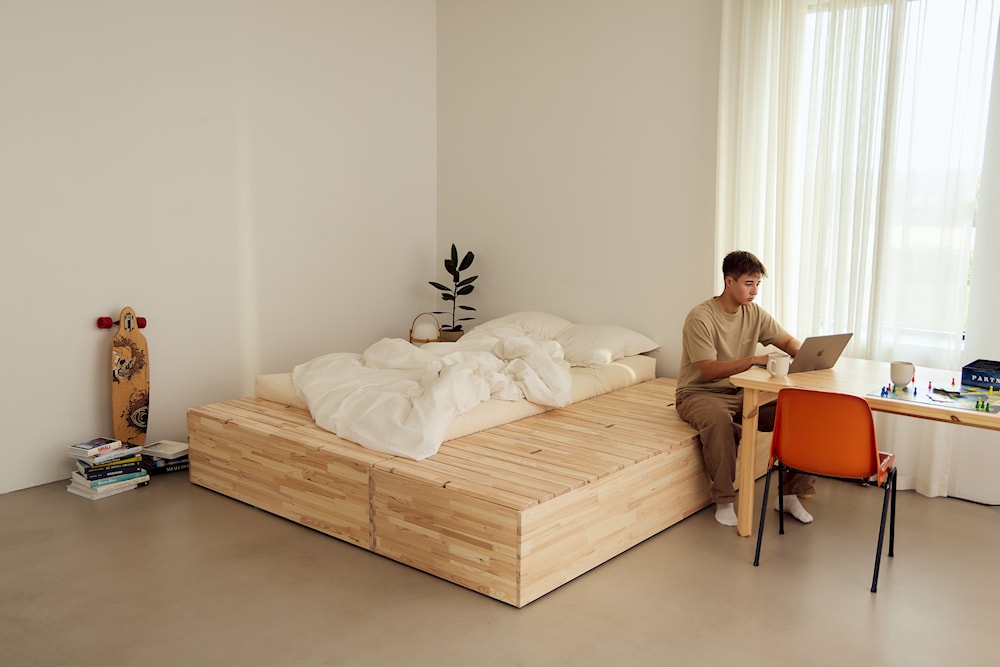 
                      
                        Basement Sengeramme 140 X 200 med oppbevaringsbenk
                      
                    