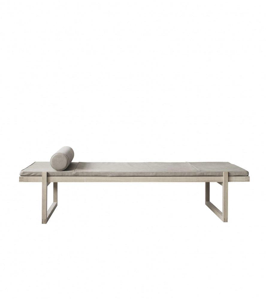 
                      
                        Kristina Dam Studio DAYBED - MINIMAL - LÆR
                      
                    