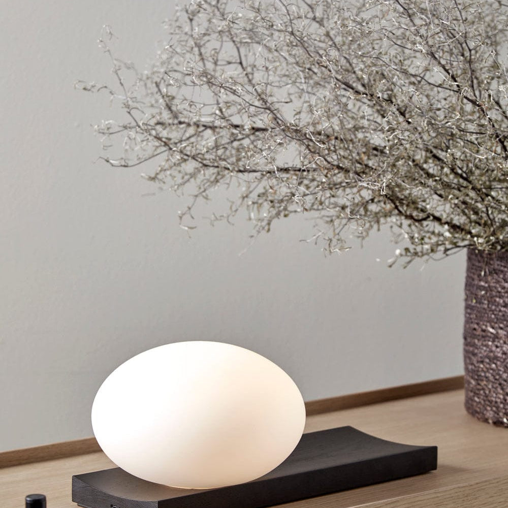 
                      
                        WOUD Bordlampe Dew bord- og vegglampe – Sort
                      
                    