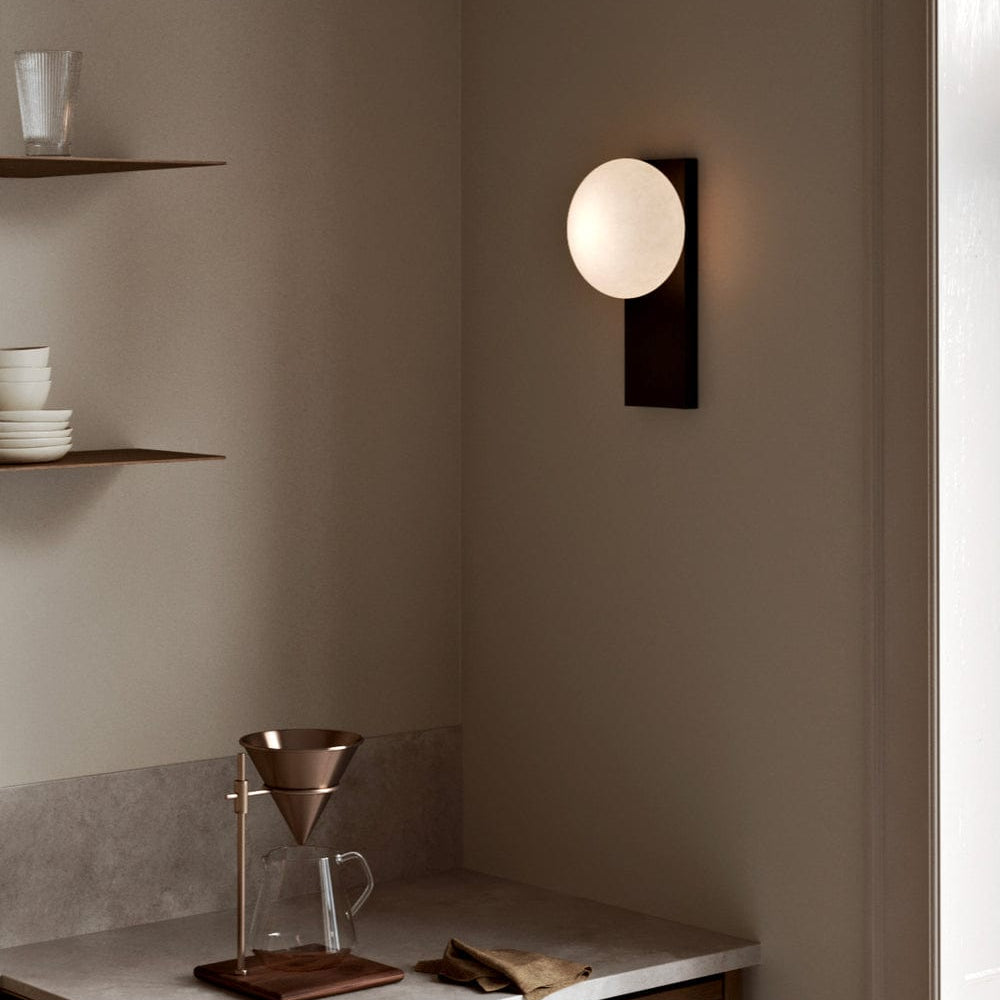 
                      
                        WOUD Bordlampe Dew bord- og vegglampe – Sort
                      
                    